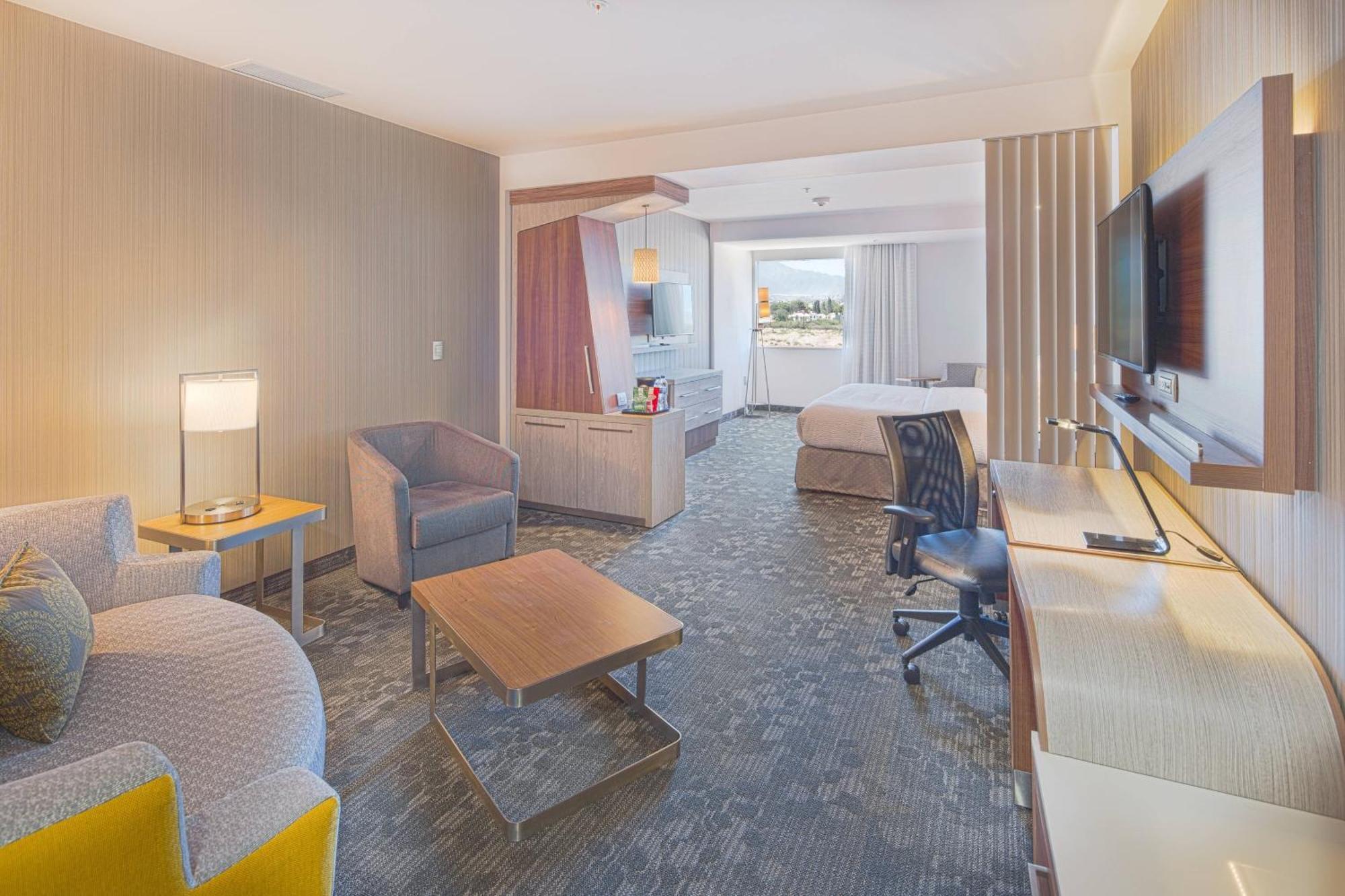 Courtyard By Marriott Saltillo Exterior photo