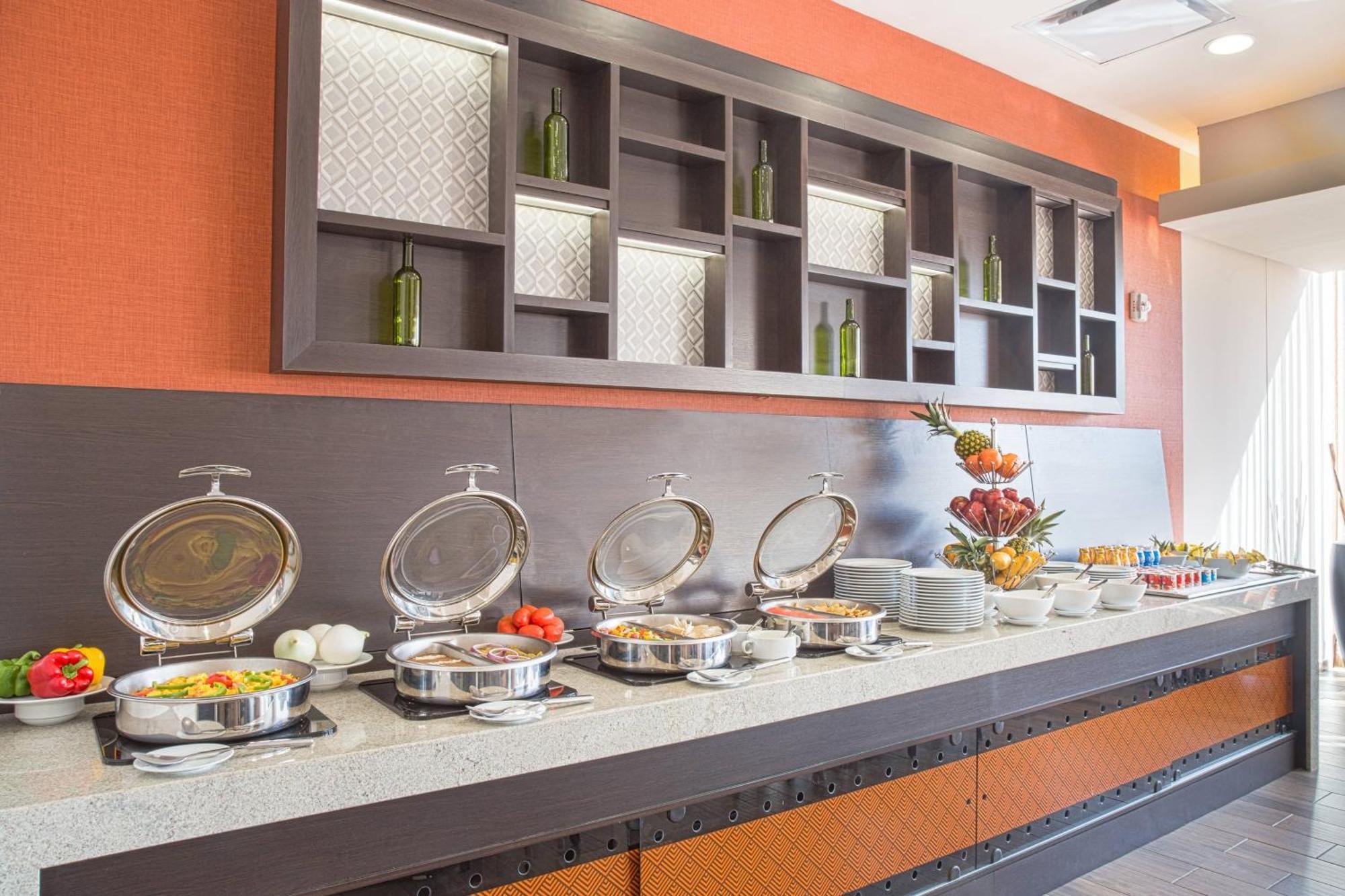 Courtyard By Marriott Saltillo Exterior photo