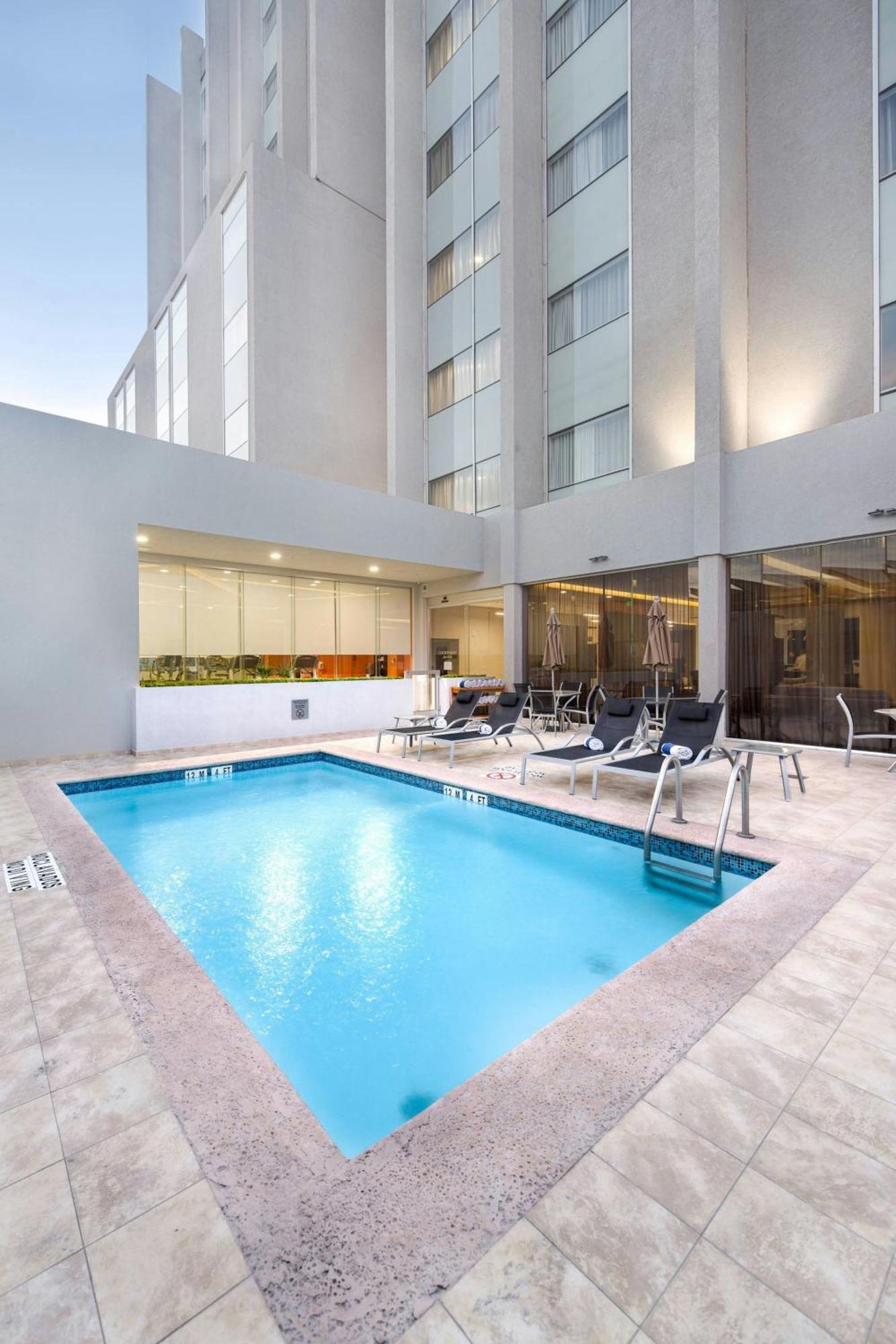 Courtyard By Marriott Saltillo Exterior photo