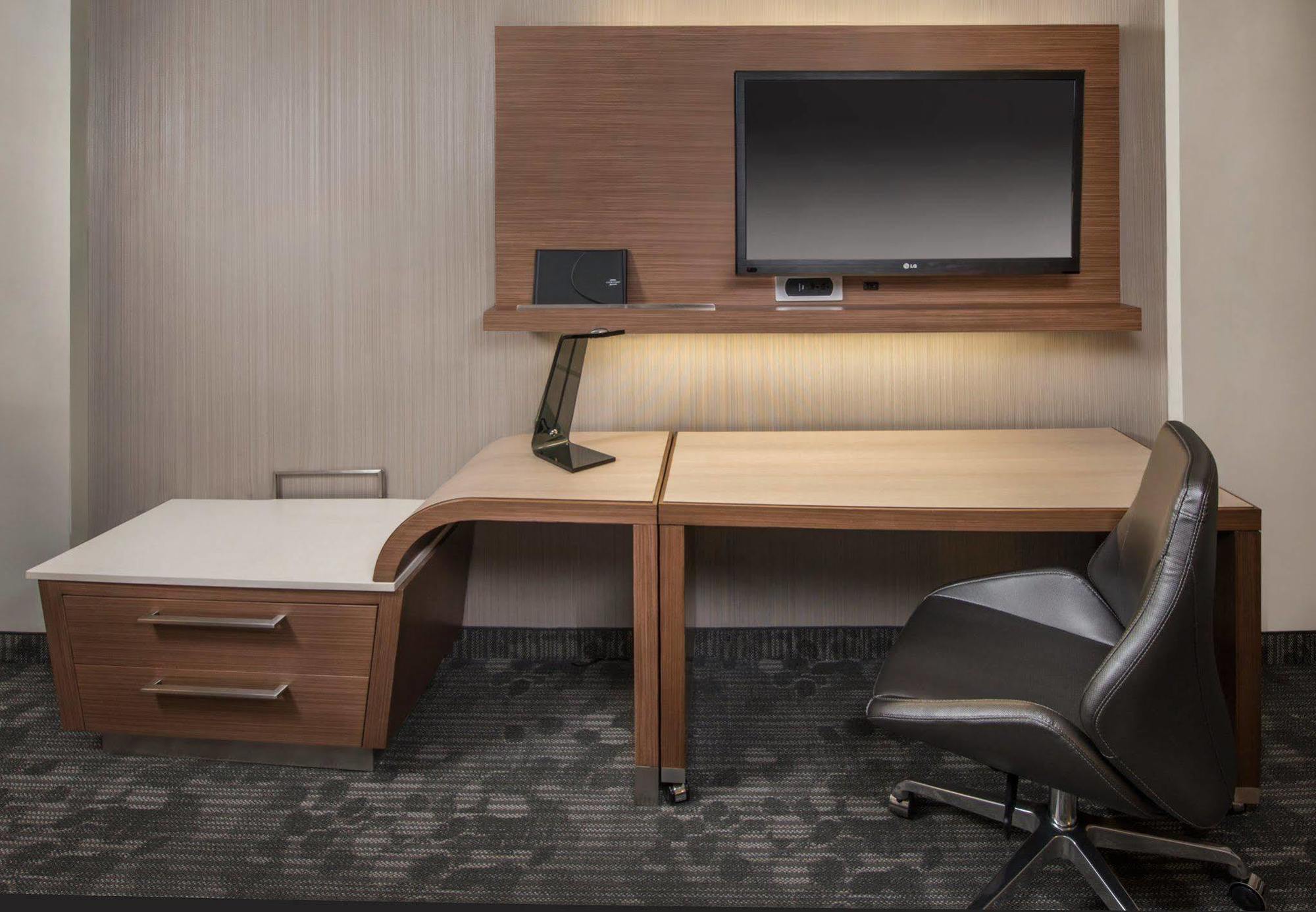 Courtyard By Marriott Saltillo Exterior photo